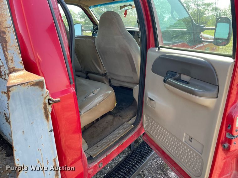 image for item LY9607 2000 Ford F450 Super Duty  Crew Cab flatbed pickup truck