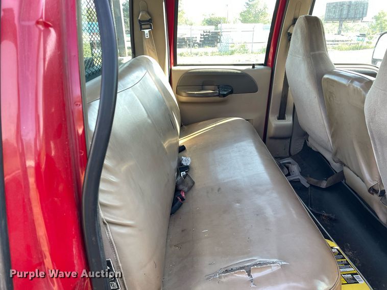 image for item LY9607 2000 Ford F450 Super Duty  Crew Cab flatbed pickup truck