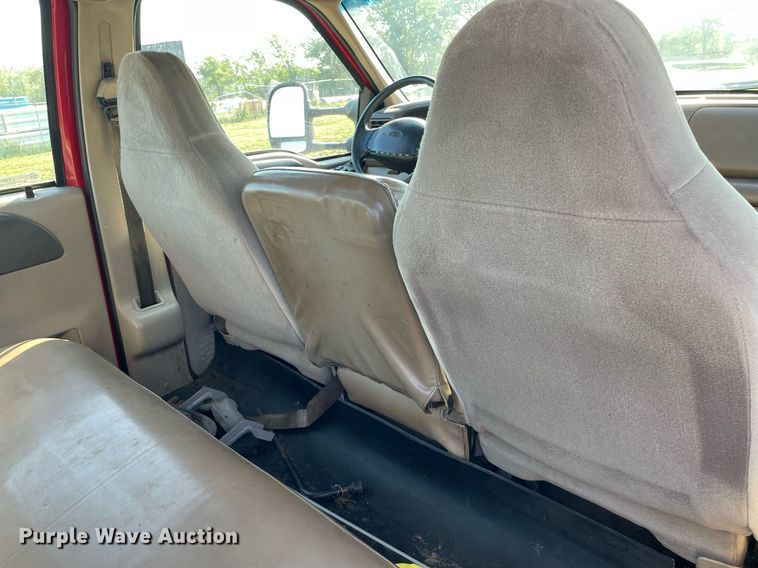 image for item LY9607 2000 Ford F450 Super Duty  Crew Cab flatbed pickup truck