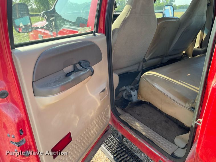 image for item LY9607 2000 Ford F450 Super Duty  Crew Cab flatbed pickup truck