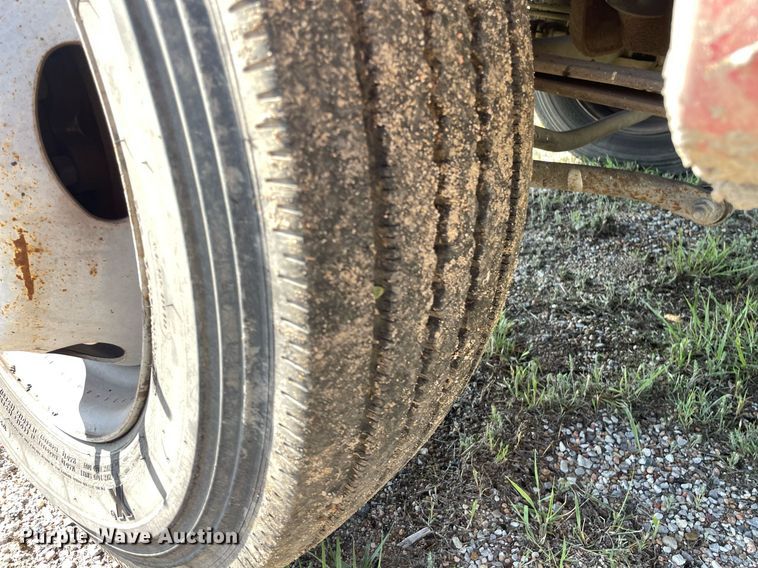 image for item LY9607 2000 Ford F450 Super Duty  Crew Cab flatbed pickup truck