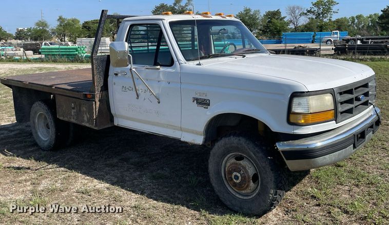 image for item LY9608 1995 Ford F350 XL  flatbed pickup truck