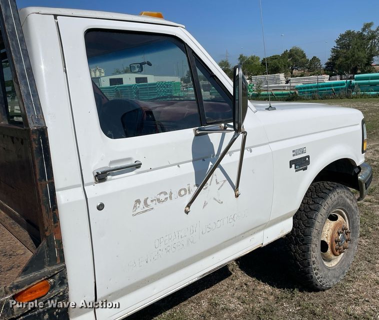 image for item LY9608 1995 Ford F350 XL  flatbed pickup truck