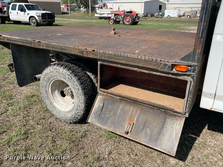 image for item LY9608 1995 Ford F350 XL  flatbed pickup truck