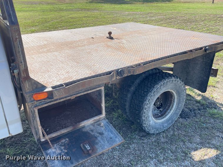 image for item LY9608 1995 Ford F350 XL  flatbed pickup truck