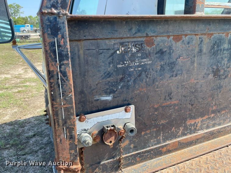 image for item LY9608 1995 Ford F350 XL  flatbed pickup truck