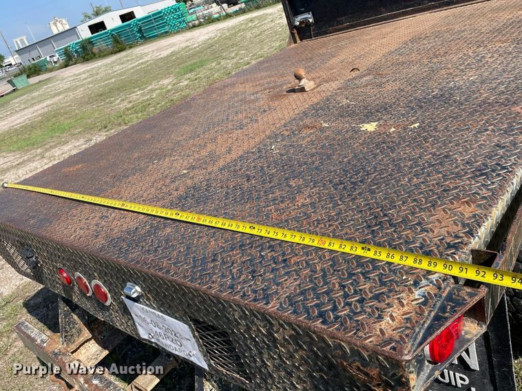 image for item LY9608 1995 Ford F350 XL  flatbed pickup truck