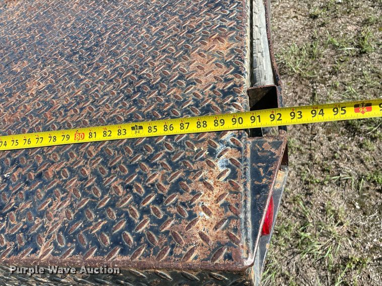 image for item LY9608 1995 Ford F350 XL  flatbed pickup truck