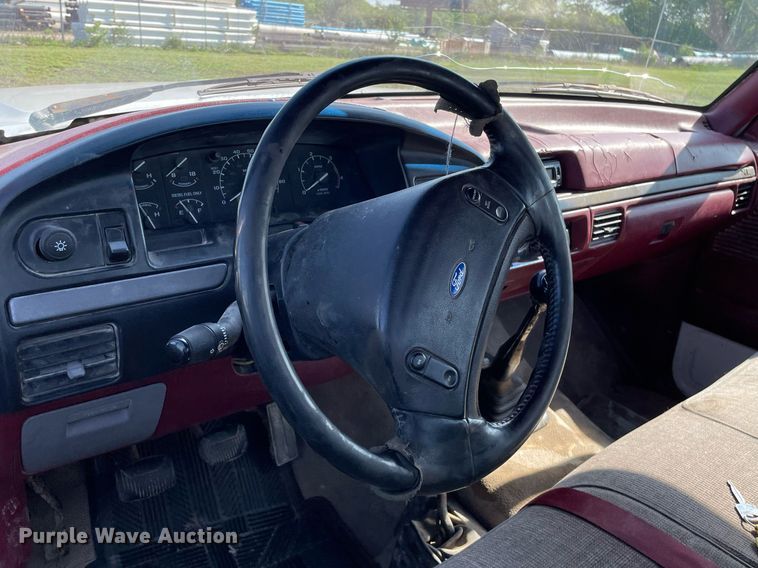 image for item LY9608 1995 Ford F350 XL  flatbed pickup truck