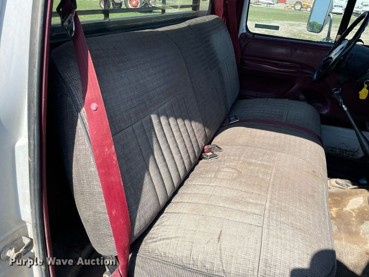 image for item LY9608 1995 Ford F350 XL  flatbed pickup truck