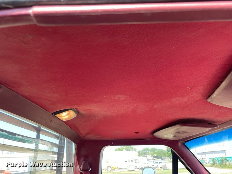 image for item LY9608 1995 Ford F350 XL  flatbed pickup truck