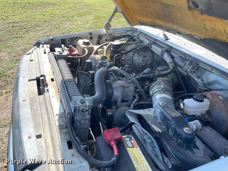 image for item LY9608 1995 Ford F350 XL  flatbed pickup truck