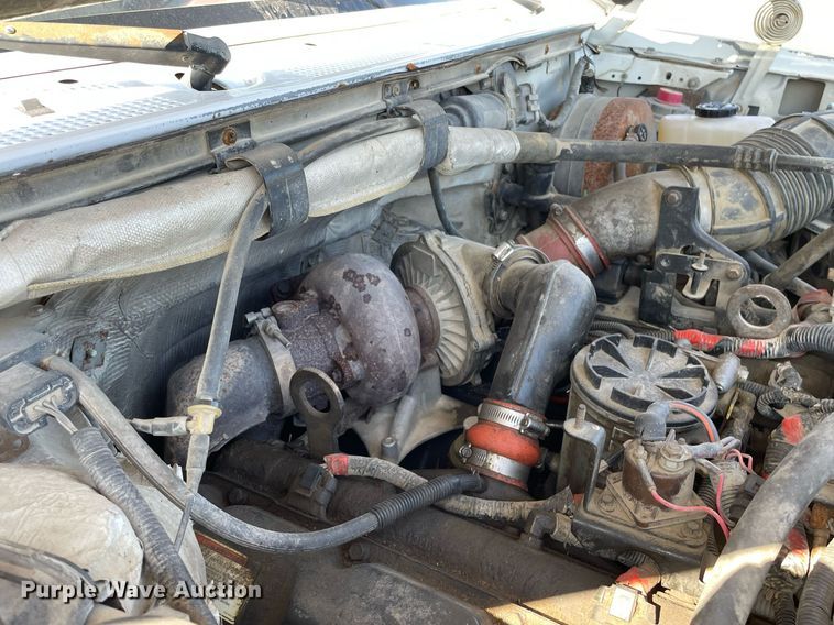 image for item LY9608 1995 Ford F350 XL  flatbed pickup truck