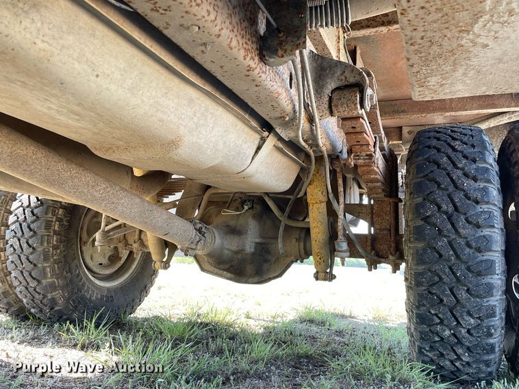 image for item LY9608 1995 Ford F350 XL  flatbed pickup truck