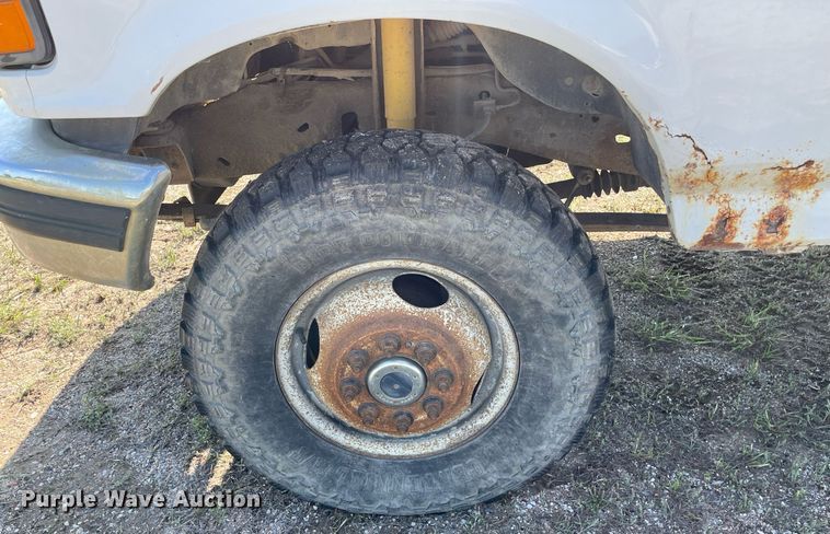 image for item LY9608 1995 Ford F350 XL  flatbed pickup truck