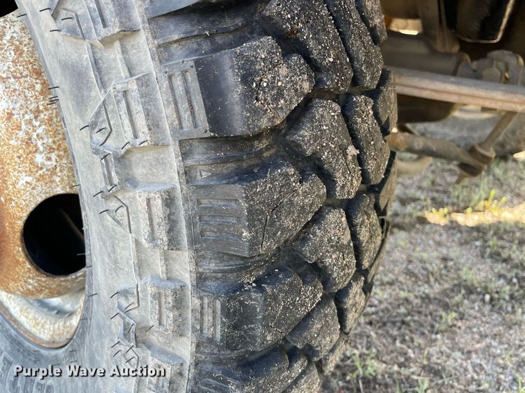 image for item LY9608 1995 Ford F350 XL  flatbed pickup truck