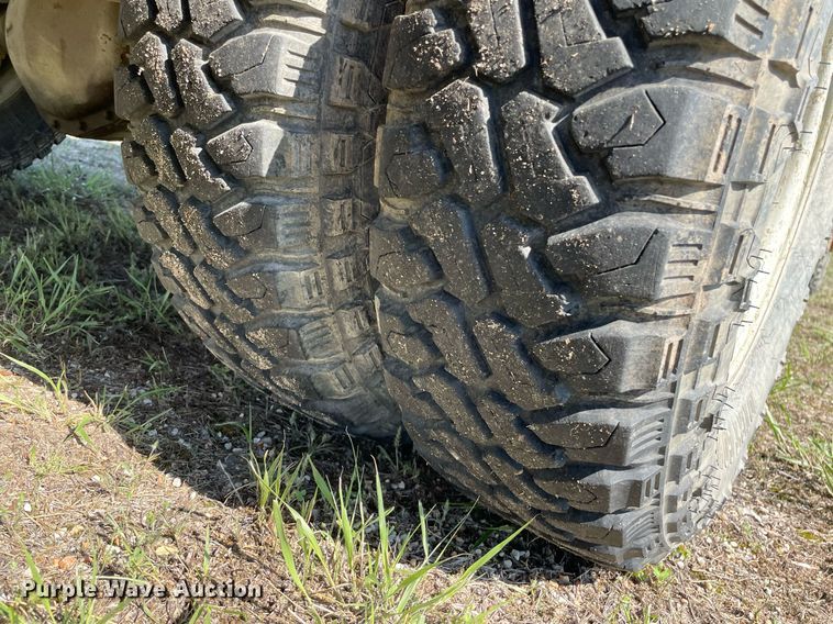 image for item LY9608 1995 Ford F350 XL  flatbed pickup truck