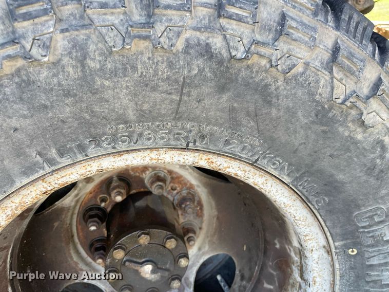 image for item LY9608 1995 Ford F350 XL  flatbed pickup truck