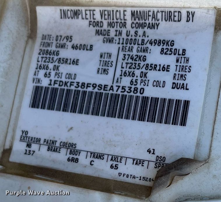 image for item LY9608 1995 Ford F350 XL  flatbed pickup truck