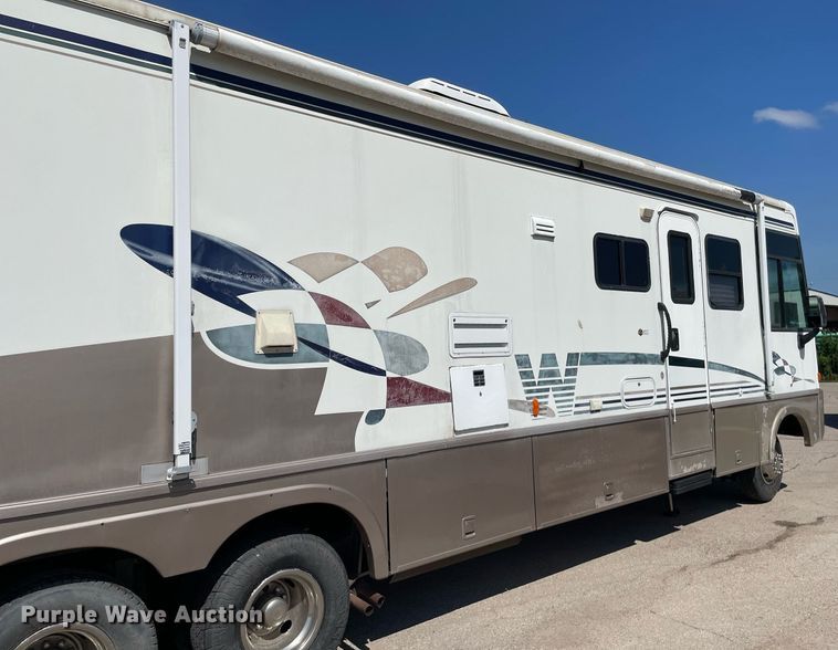 image for item LY9610 1998 Winnebago Adventurer  RV