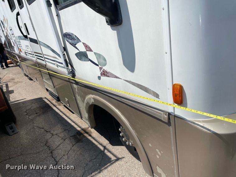 image for item LY9610 1998 Winnebago Adventurer  RV