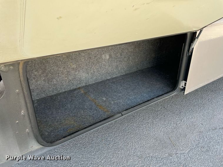 image for item LY9610 1998 Winnebago Adventurer  RV