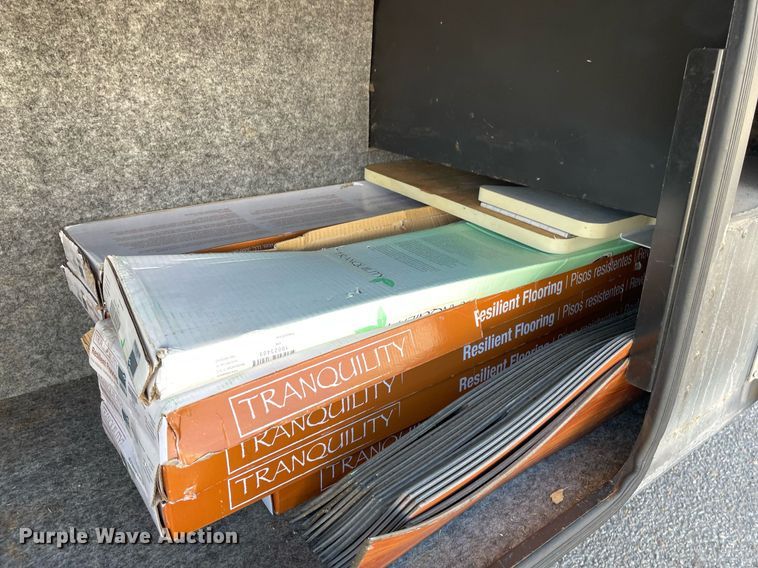 image for item LY9610 1998 Winnebago Adventurer  RV