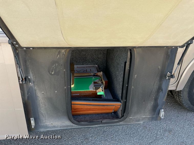 image for item LY9610 1998 Winnebago Adventurer  RV