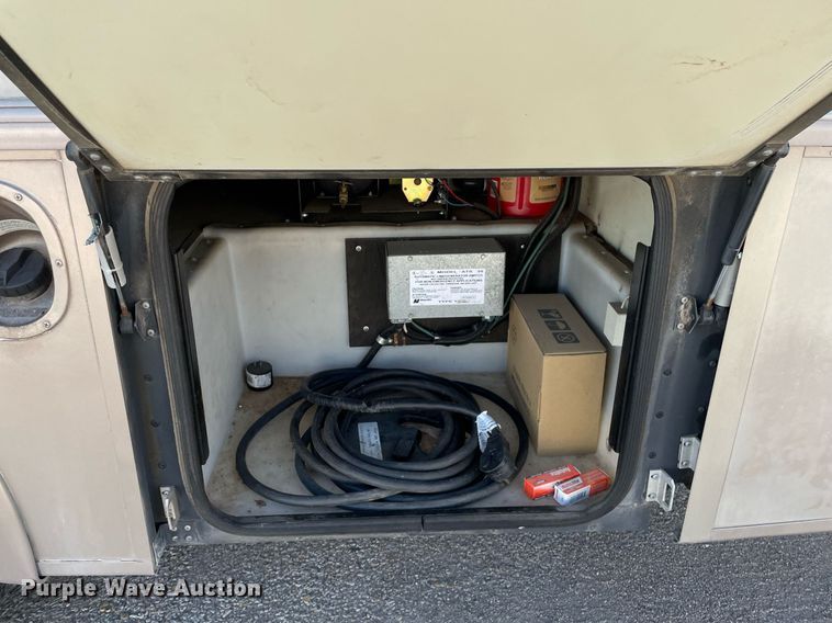 image for item LY9610 1998 Winnebago Adventurer  RV