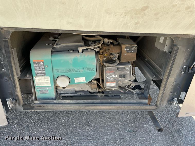 image for item LY9610 1998 Winnebago Adventurer  RV