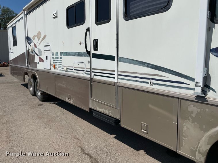 image for item LY9610 1998 Winnebago Adventurer  RV