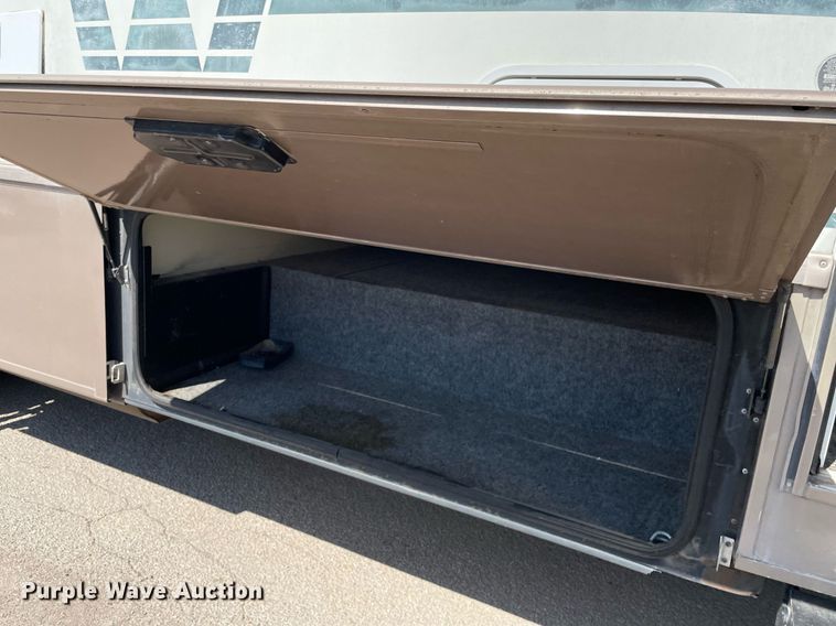 image for item LY9610 1998 Winnebago Adventurer  RV