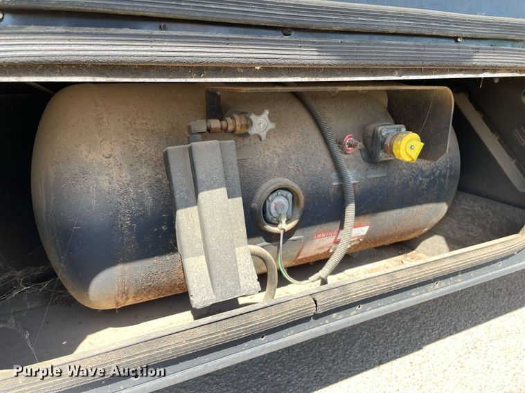 image for item LY9610 1998 Winnebago Adventurer  RV