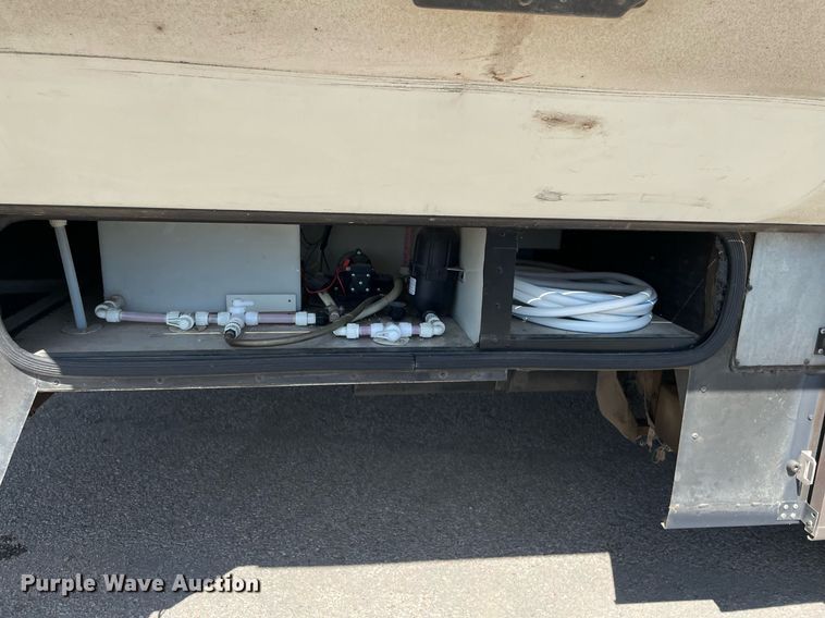 image for item LY9610 1998 Winnebago Adventurer  RV