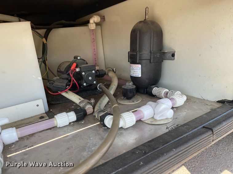 image for item LY9610 1998 Winnebago Adventurer  RV