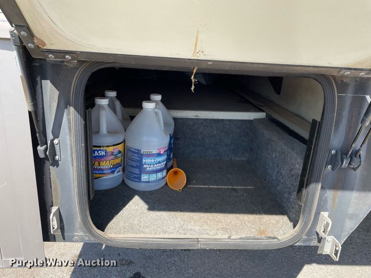 image for item LY9610 1998 Winnebago Adventurer  RV