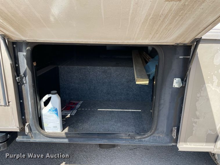 image for item LY9610 1998 Winnebago Adventurer  RV