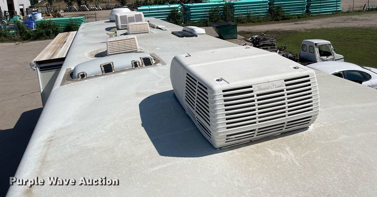 image for item LY9610 1998 Winnebago Adventurer  RV