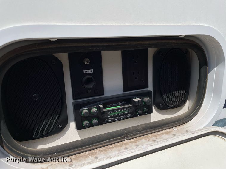 image for item LY9610 1998 Winnebago Adventurer  RV