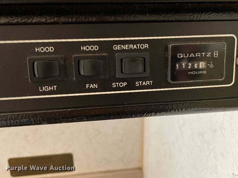 image for item LY9610 1998 Winnebago Adventurer  RV