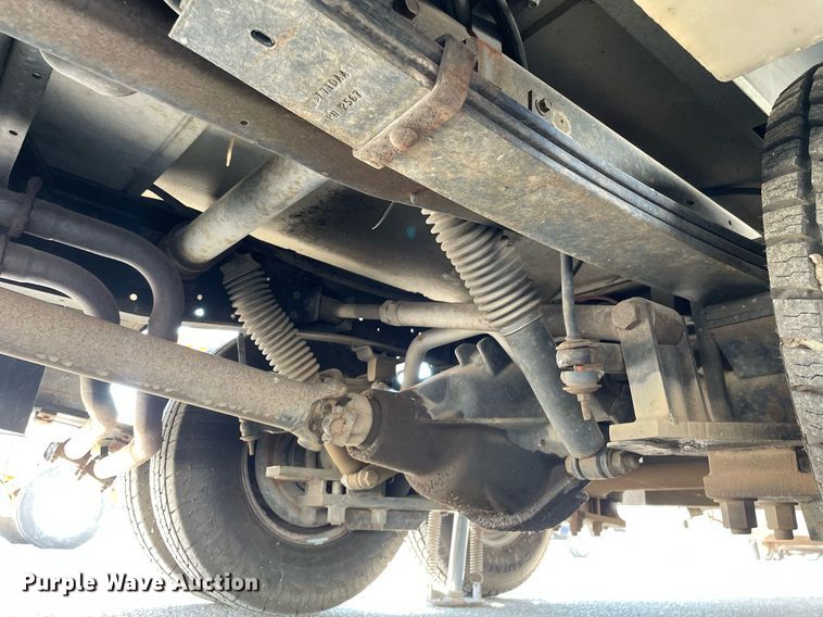 image for item LY9610 1998 Winnebago Adventurer  RV