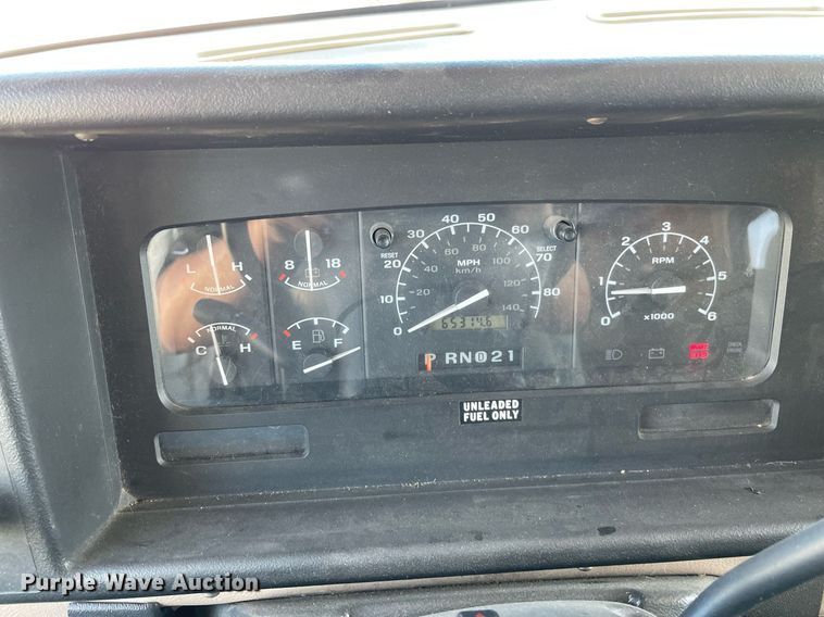 image for item LY9610 1998 Winnebago Adventurer  RV