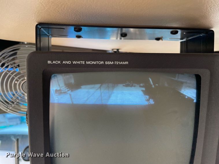 image for item LY9610 1998 Winnebago Adventurer  RV