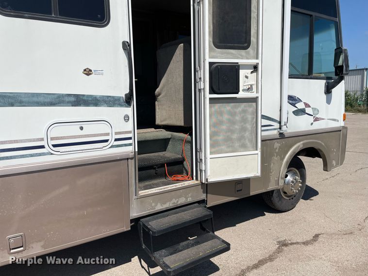 image for item LY9610 1998 Winnebago Adventurer  RV