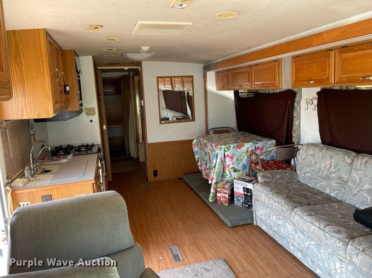 image for item LY9610 1998 Winnebago Adventurer  RV