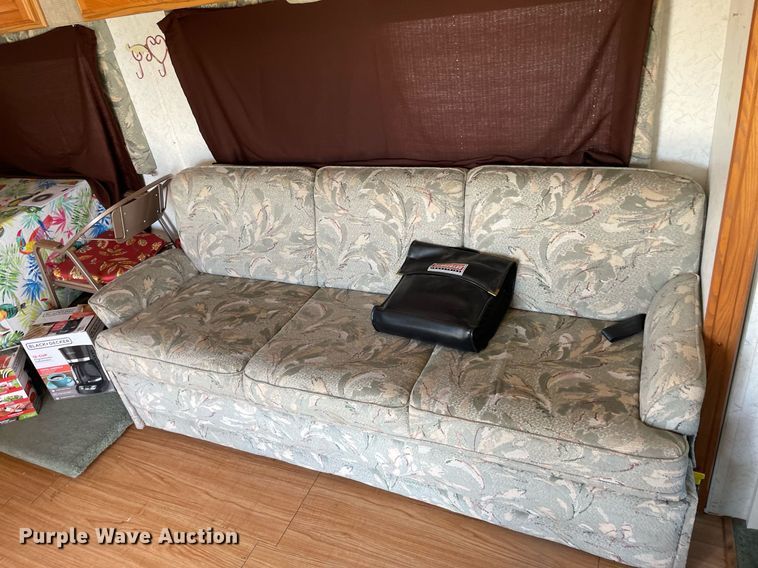 image for item LY9610 1998 Winnebago Adventurer  RV