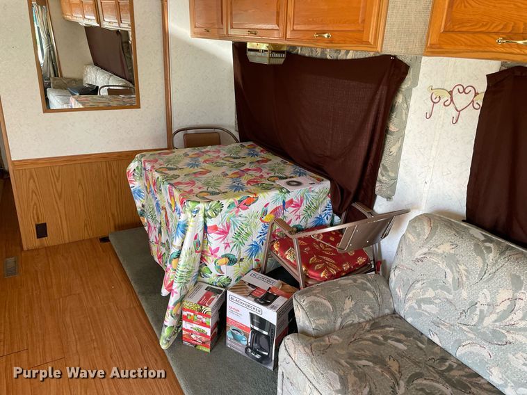 image for item LY9610 1998 Winnebago Adventurer  RV