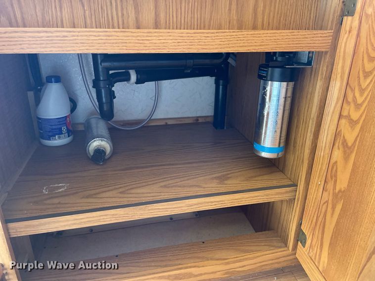 image for item LY9610 1998 Winnebago Adventurer  RV