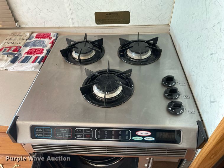 image for item LY9610 1998 Winnebago Adventurer  RV