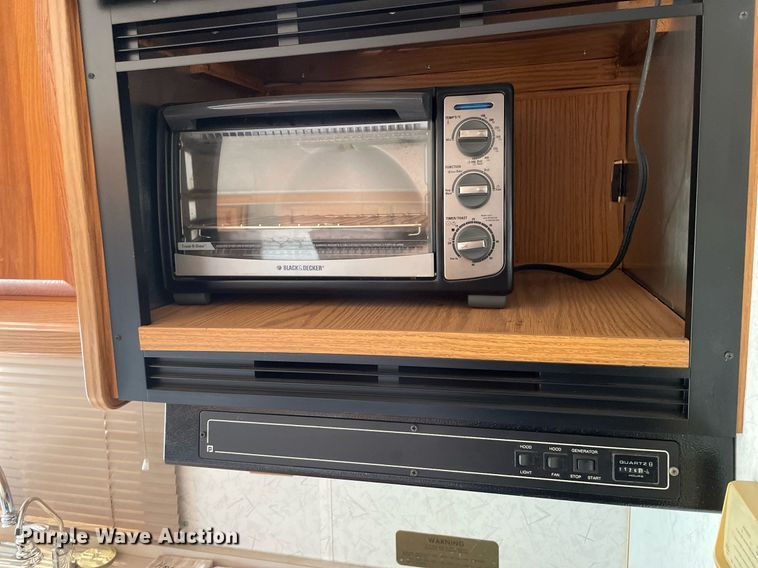 image for item LY9610 1998 Winnebago Adventurer  RV